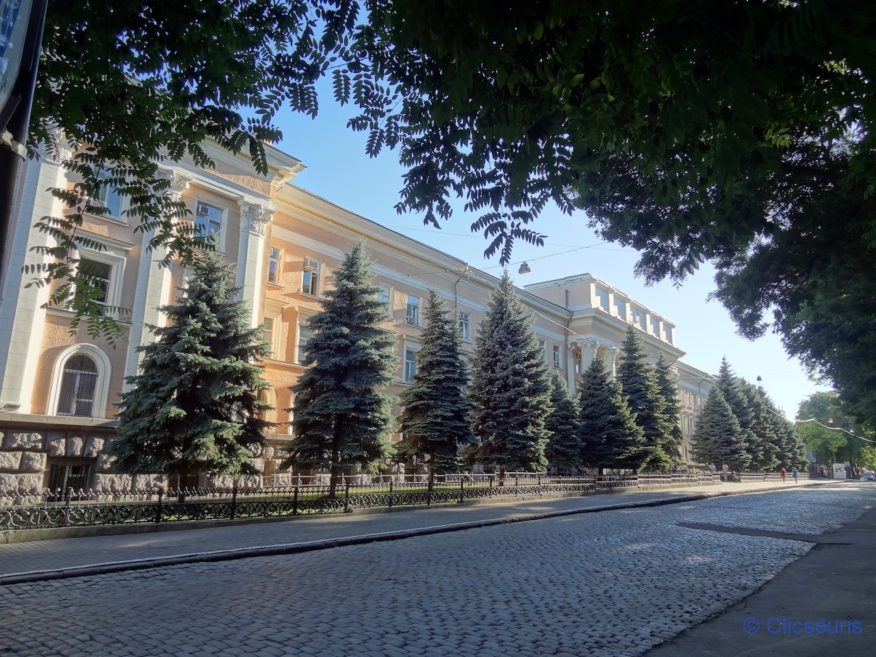 Odessa immeuble officiel rose
