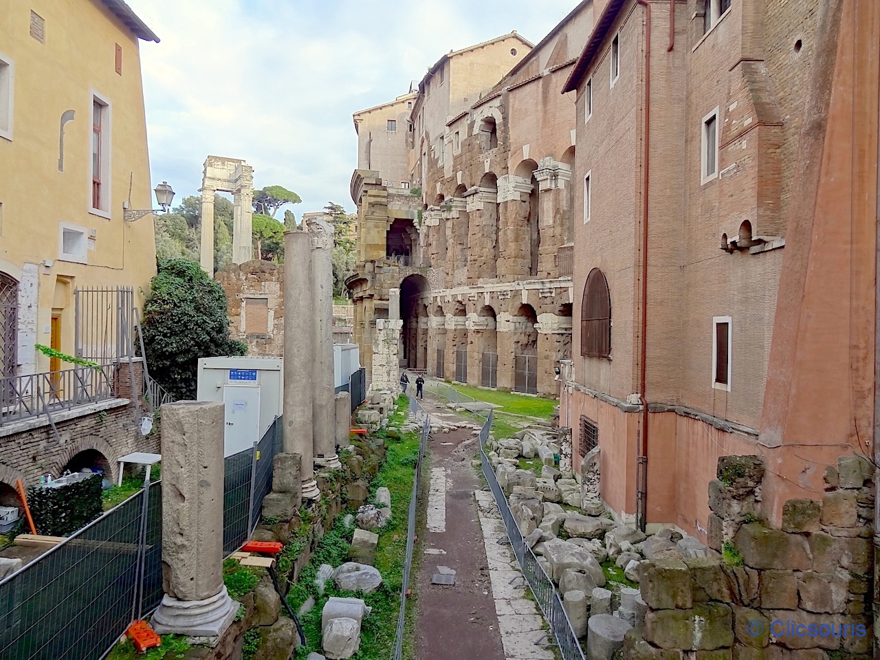 Rome zone archéologique du théâtre de Marcello