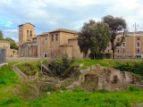 Rome zone archéologique du théâtre de Marcello