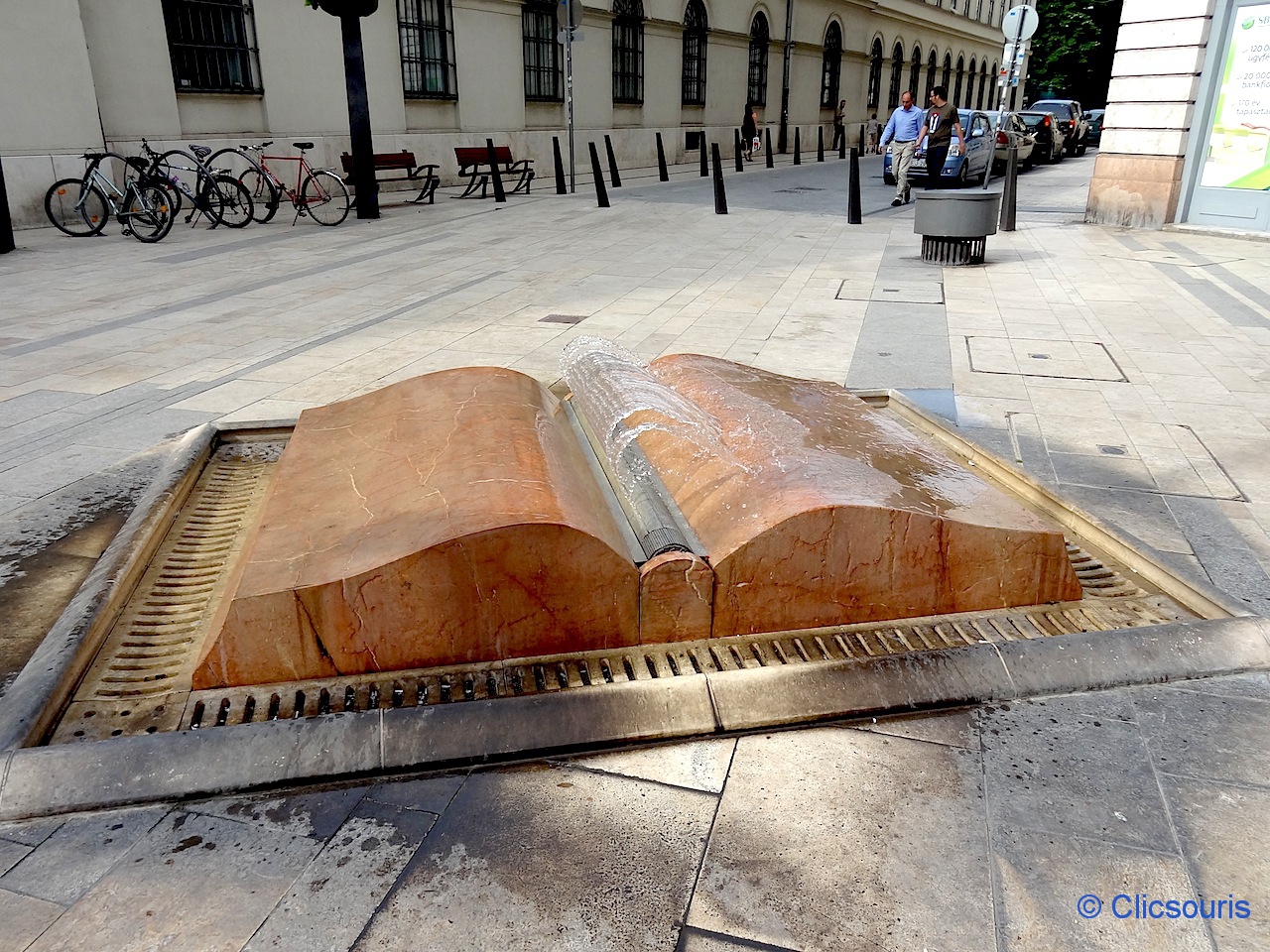 sculpture en forme de livre Budapest