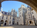 Château de Pierrefonds cour d'honneur