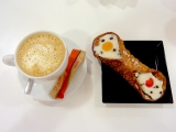 Cannolo et cappuccino