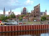Gdansk Quais de la Motława Île aux greniers