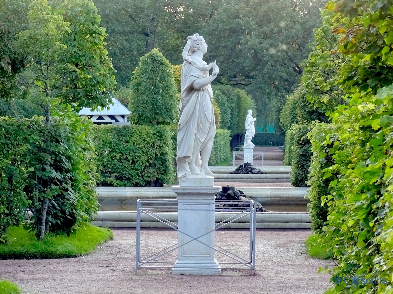 Peterhof jardin inférieur Marly