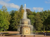 Peterhof jardin inférieur Monplaisir