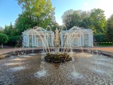 Peterhof jardin inférieur Monplaisir