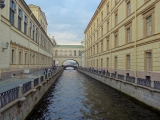 Saint-Pétersbourg canal d'hiver
