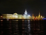 Saint Petersbourg quai de l'Université de nuit