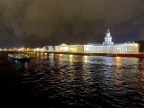 Saint Petersbourg quai de l'Université de nuit