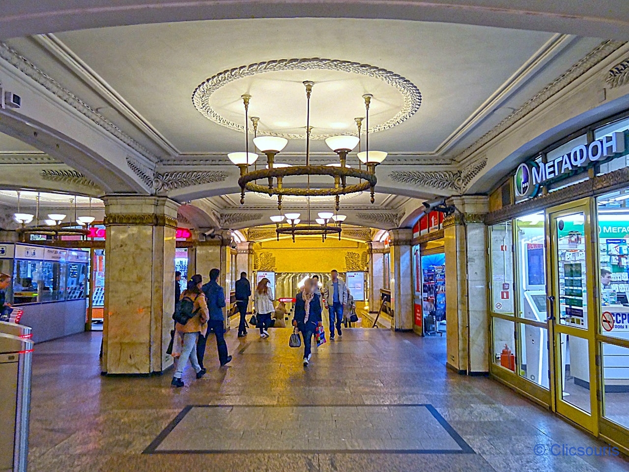 Saint-Pétersbourg station de métro Avtovo