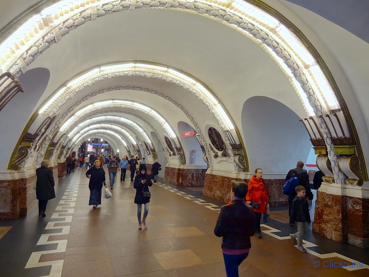 Saint-Pétersbourg station de métro Plochtchad Vosstania
