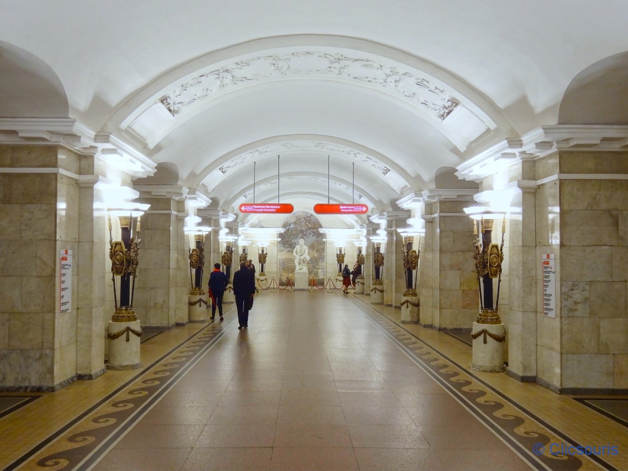 DSC09333 Saint-Pétersbourg station de métro Puchkinskaya
