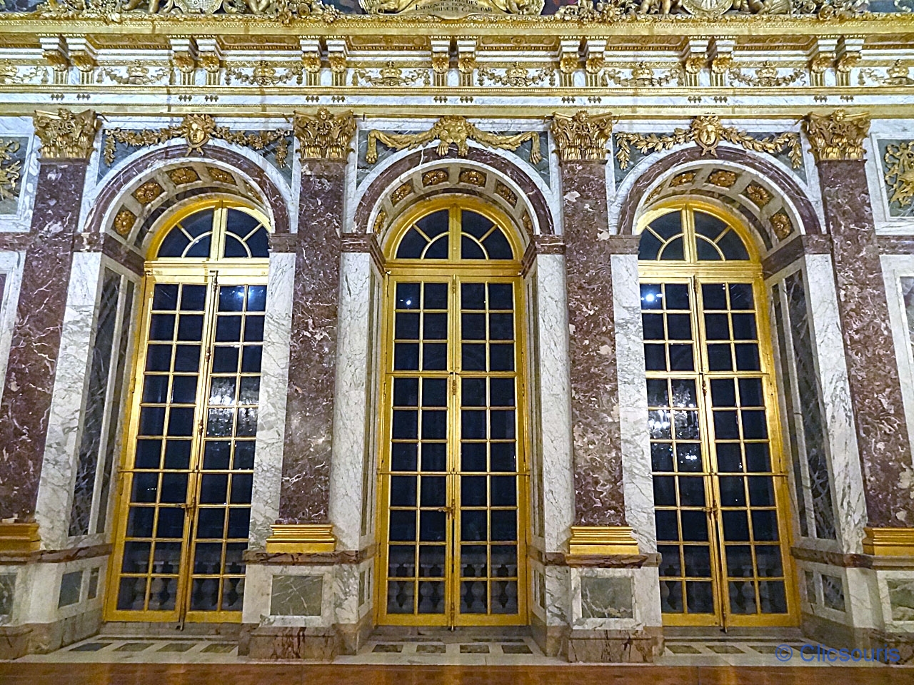 Château de Versailles la nuit Galerie des Glaces