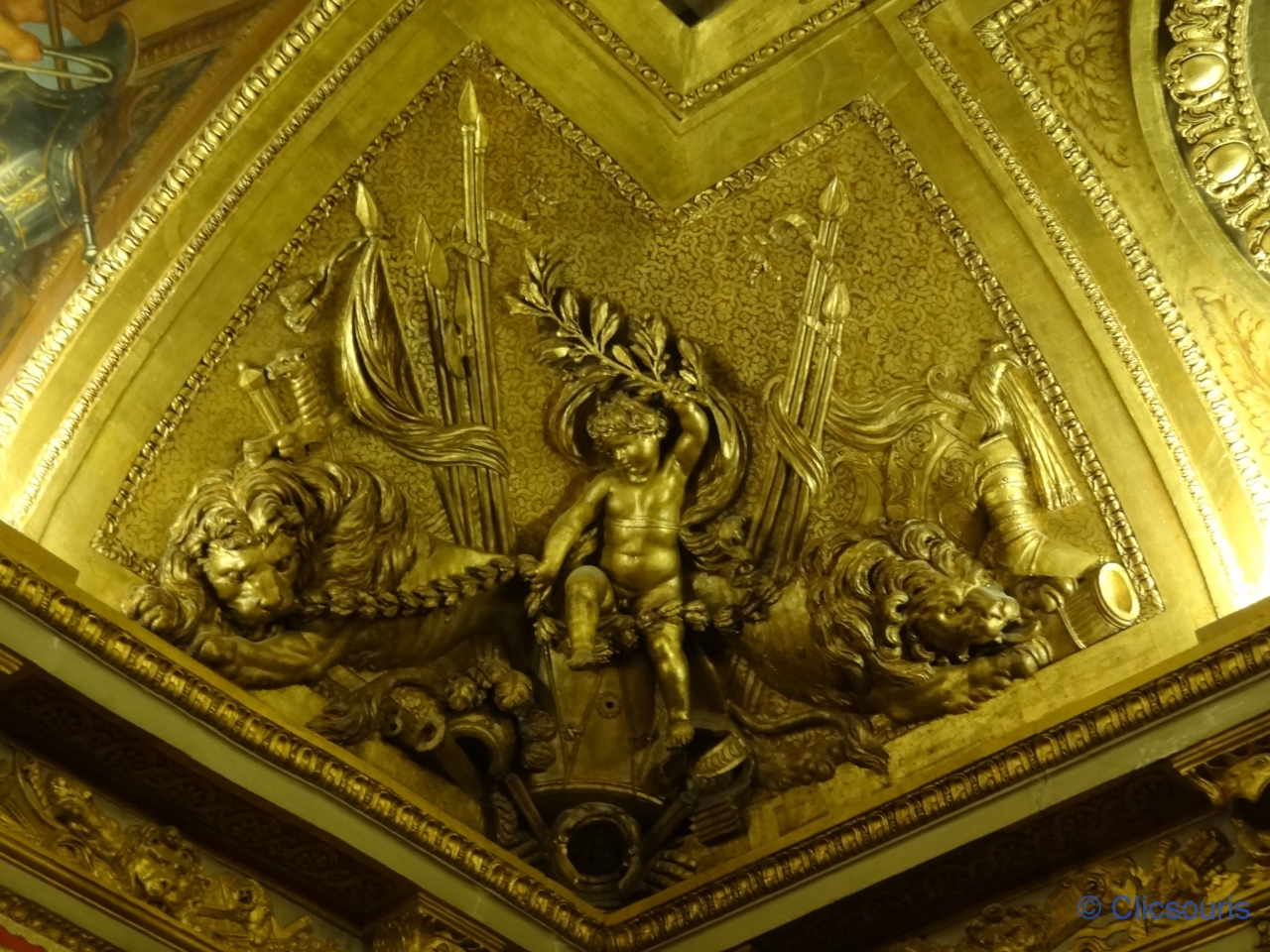 Château de Versailles la nuit Salon de Mars