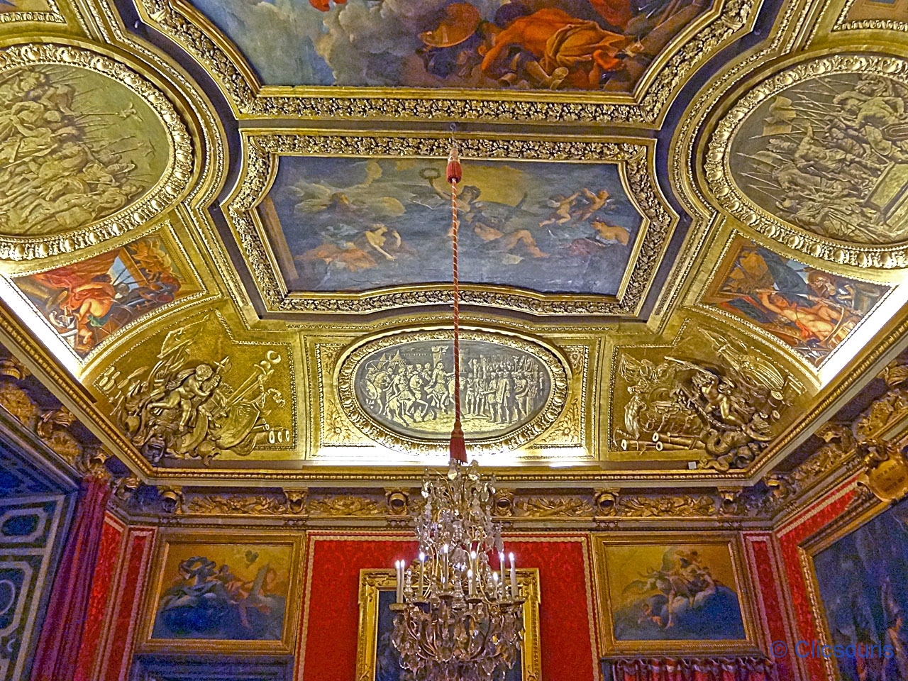 Château de Versailles la nuit Salon de Mars
