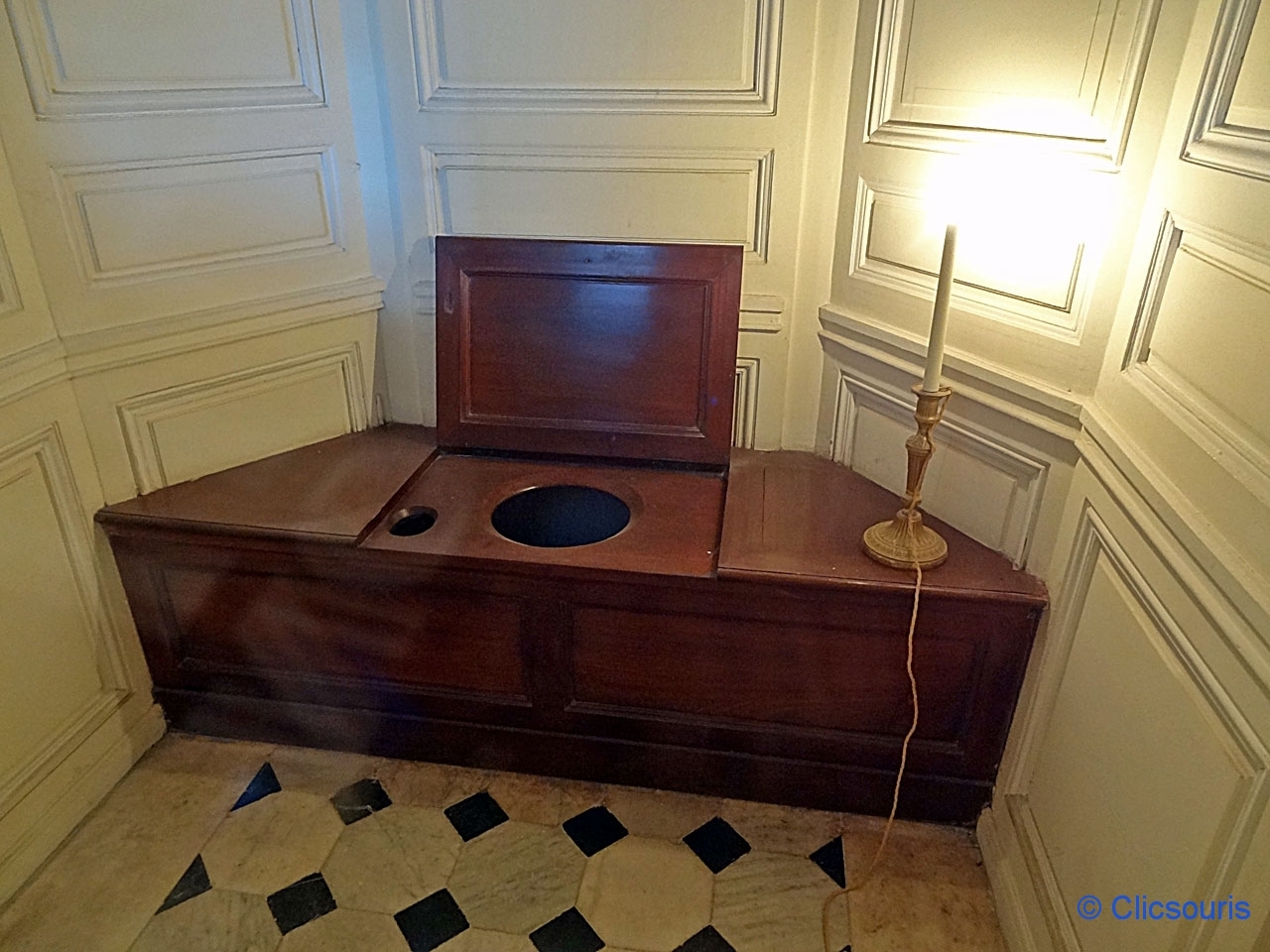 Versailles Petit Trianon Garde-robe à chaise