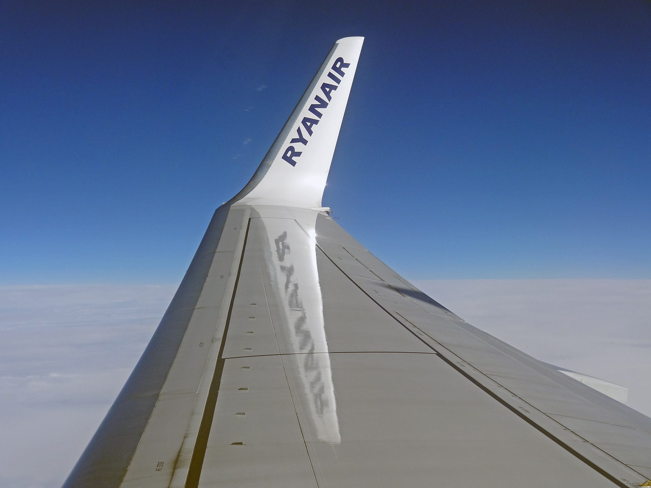 Aile d'un avion de la compagnie Ryanair