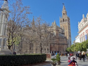 Devant la cathédrale de Séville