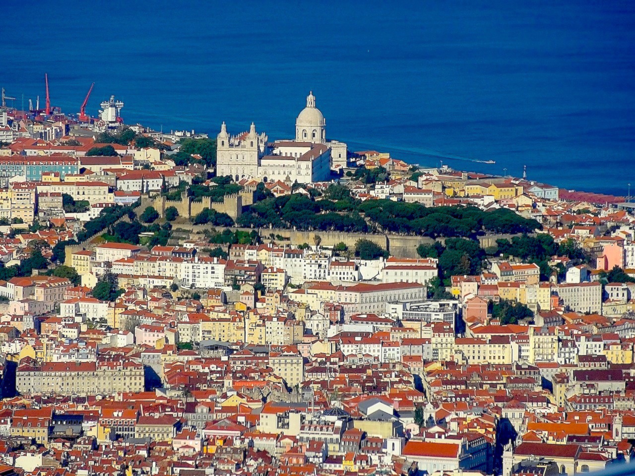 vue sur l'Alfama à Lisbonne