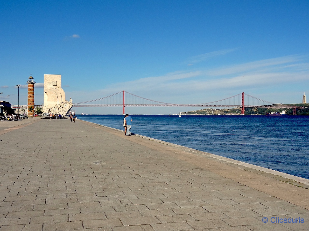 monument aux navigateurs à Lisbonne