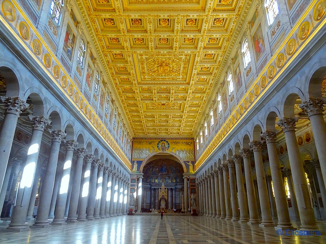 La nef de la basilique Saint-Paul-hors-les-murs à Rome