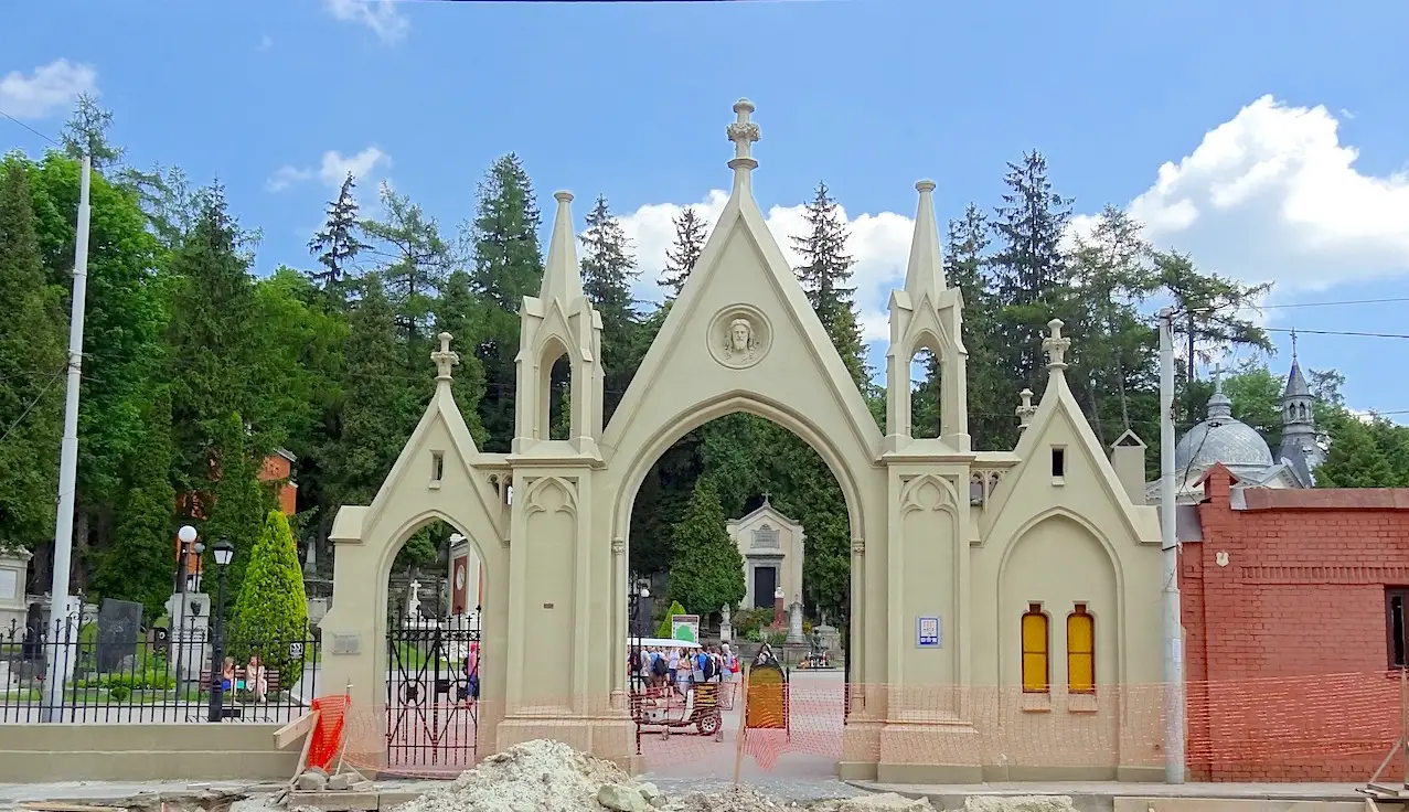 Entrée du cimetière de Lychakiv à Lviv