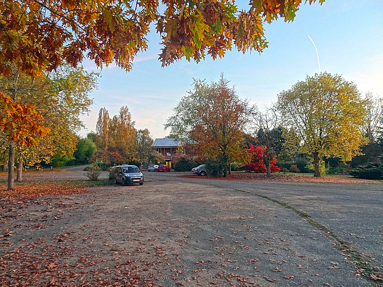 Parking de l'arboretum de Chèvreloup à Versailles