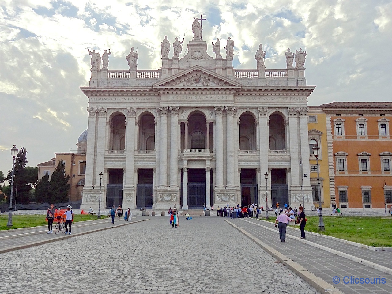 Façade de la basilique Saint-Jean-de-Latran à Rome