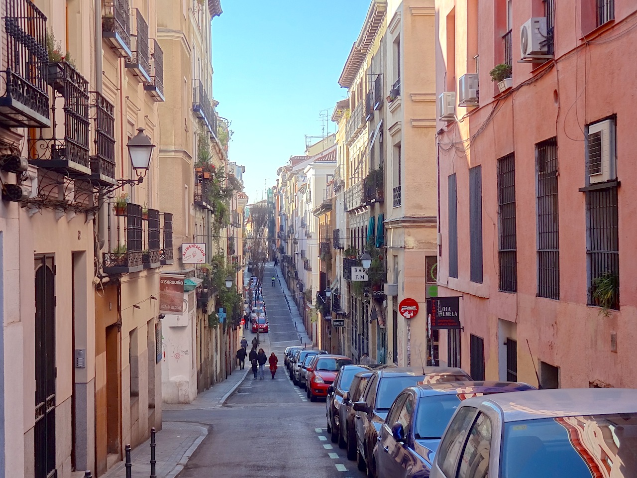 une rue dans le quartier de Lavapiés à Madrid