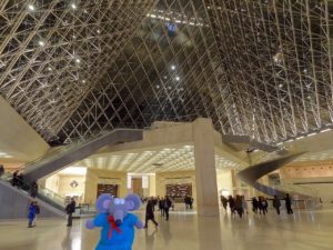 Sous la pyramide du Louvre