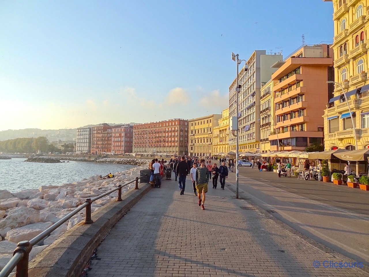 via Partenope à Naples