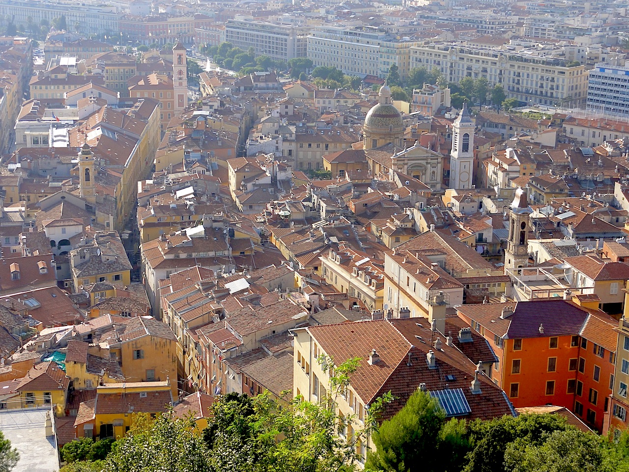 Vue sur le Vieux Nice depuis la colline du château