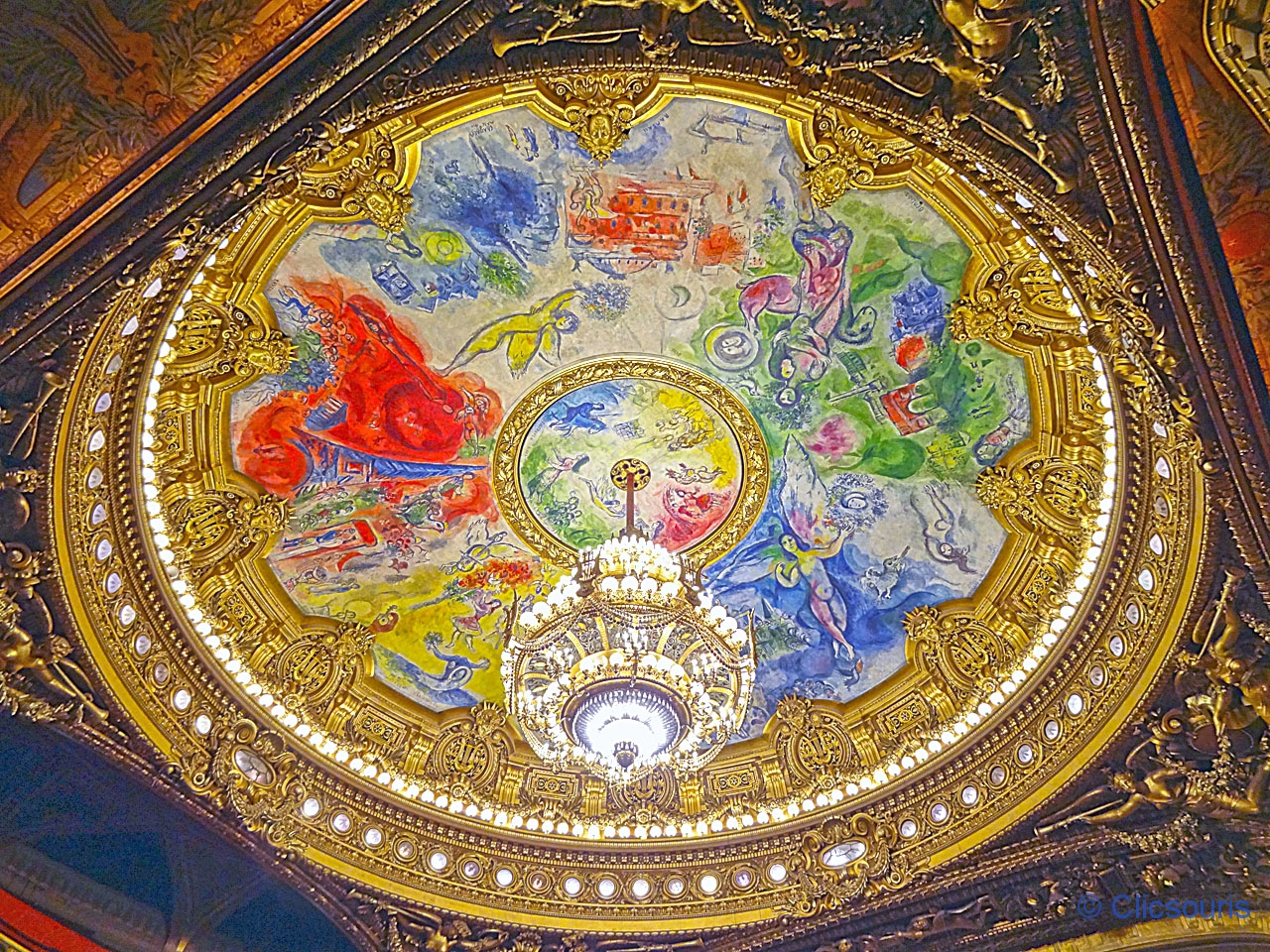 Lustre de l'Opéra Garnier à Paris