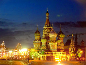saint-basile de nuit sur la place rouge de Moscou