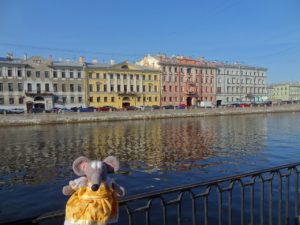 immeubles colorés du canal Fontanka à Saint-Pétersbourg