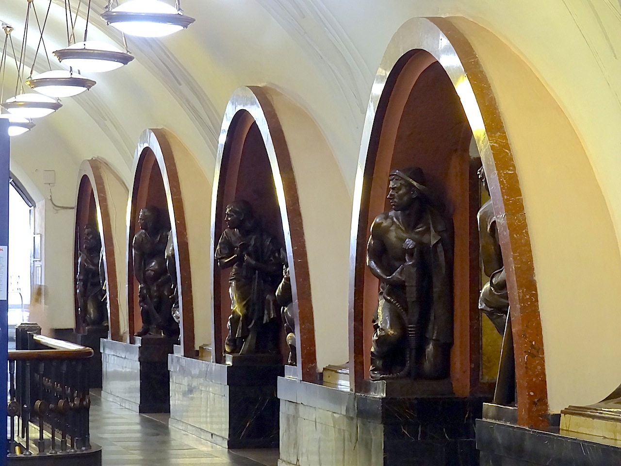 station de métro Plochtchad Revolioutsii à Moscou