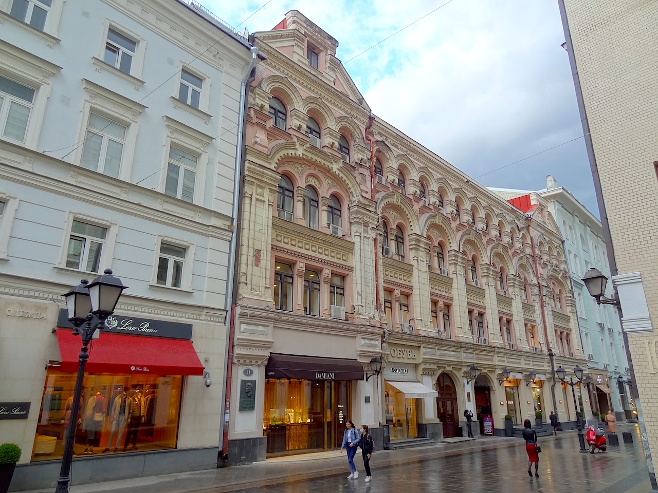 Moscou : le quartier du shopping de la rue Tverskaya, et de l'épicerie Elisseïev