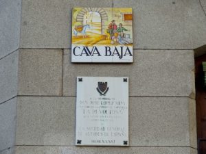 plaque de rue de la calle de la cava baja à Madrid