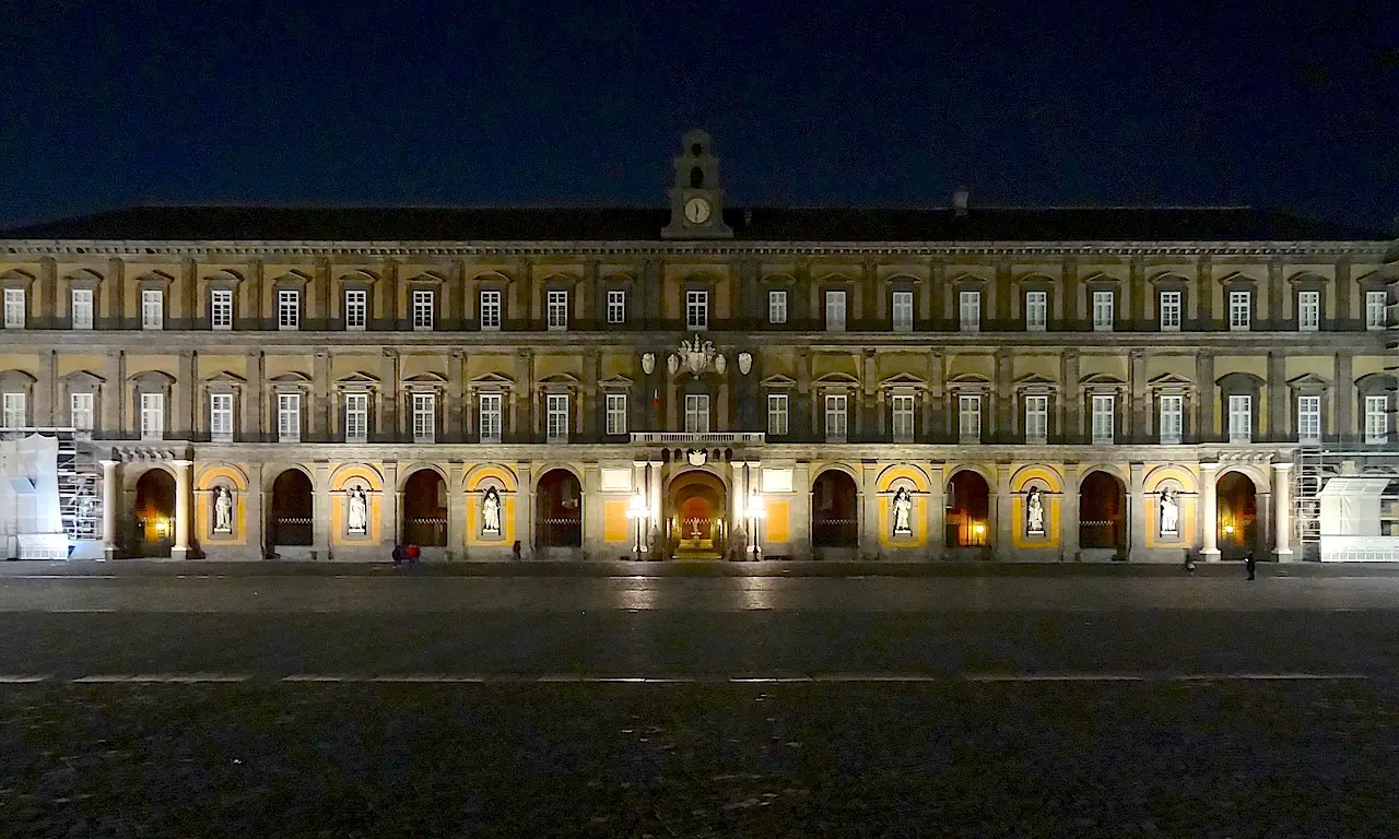 Façade du palais royal de Naples