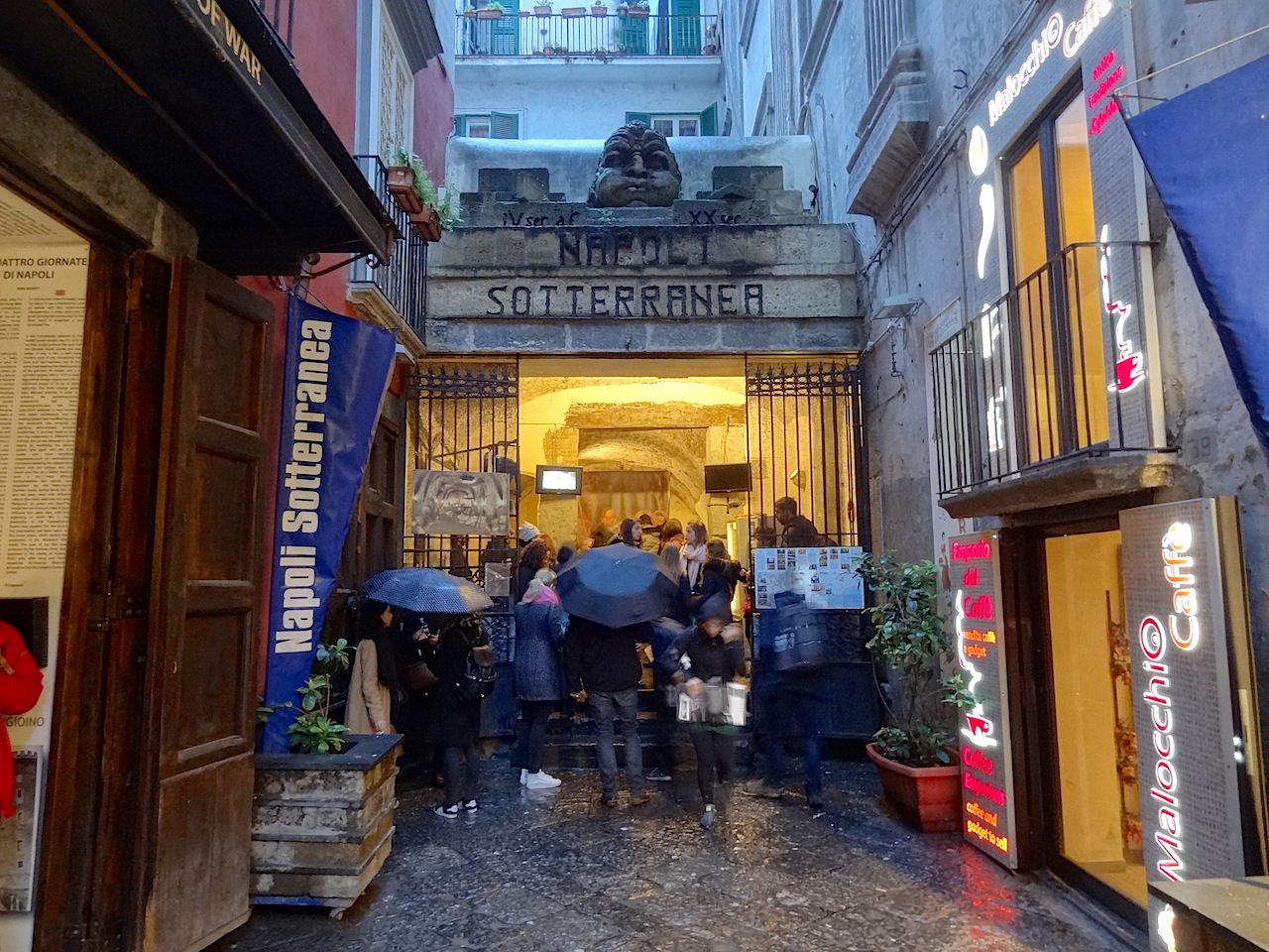 entrée de Naples souterrain