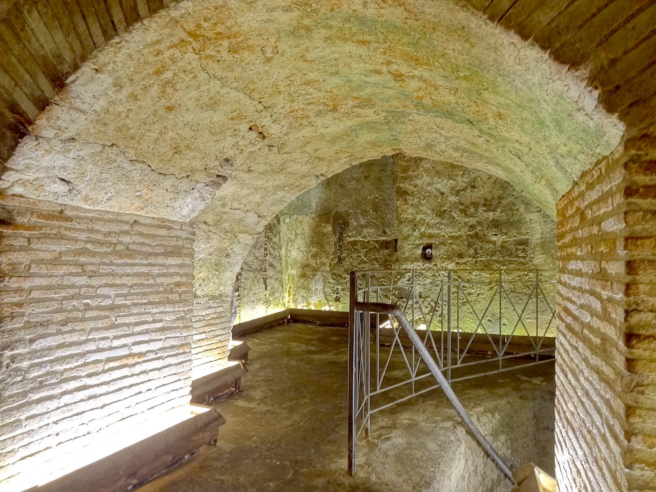 ruines de théâtre gréco-romain à Naples