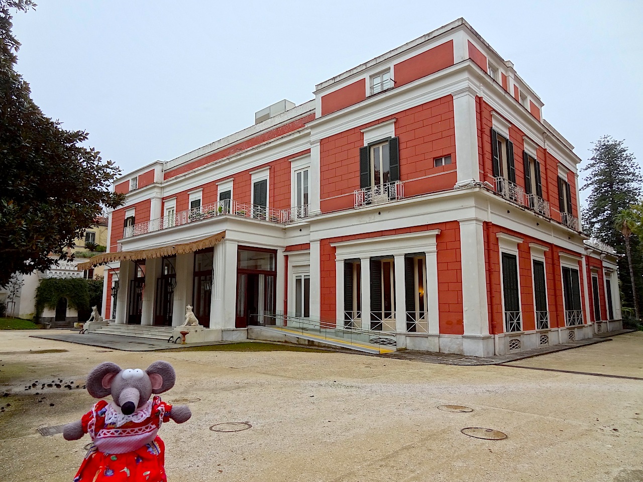 façade de la villa Pignatelli à Naples