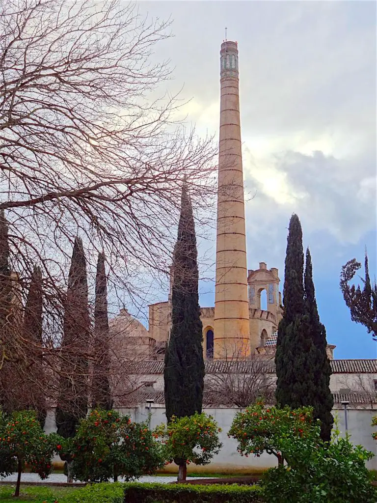 cheminée du monastère de la cartuja à Séville