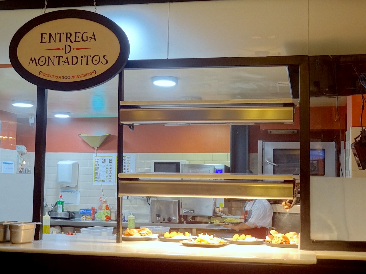 récupération de son plateau chez 100 montaditos