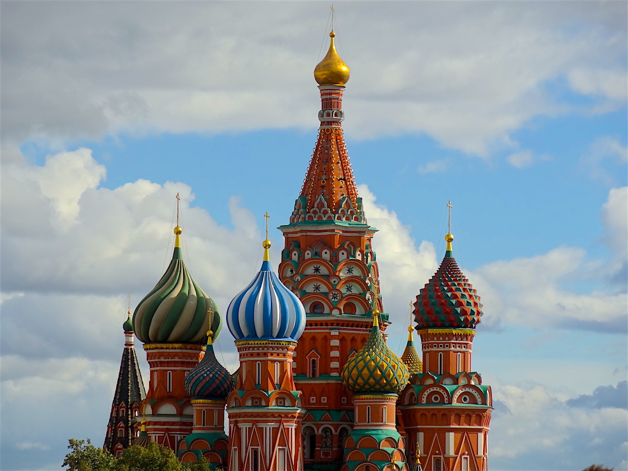 bulbes de la cathedrale saint-basile à Moscou