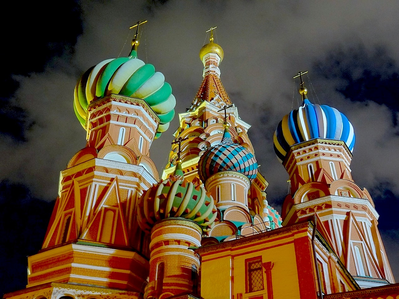 cathédrale Saint-Basile de nuit à Moscou