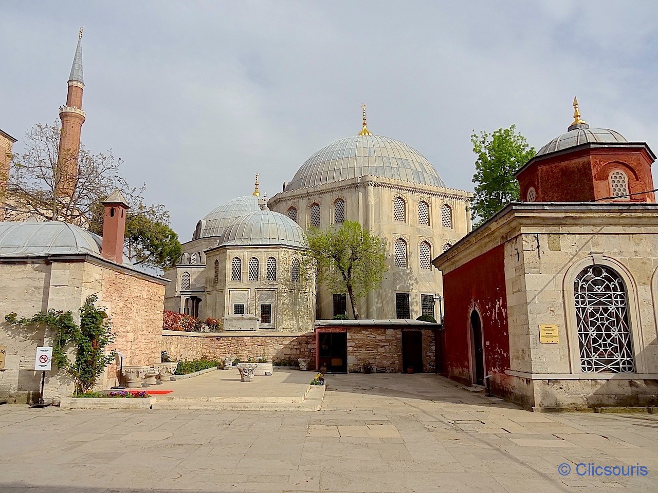 tombeaux des sultans de la basilique Sainte-Sophie à Istanbul