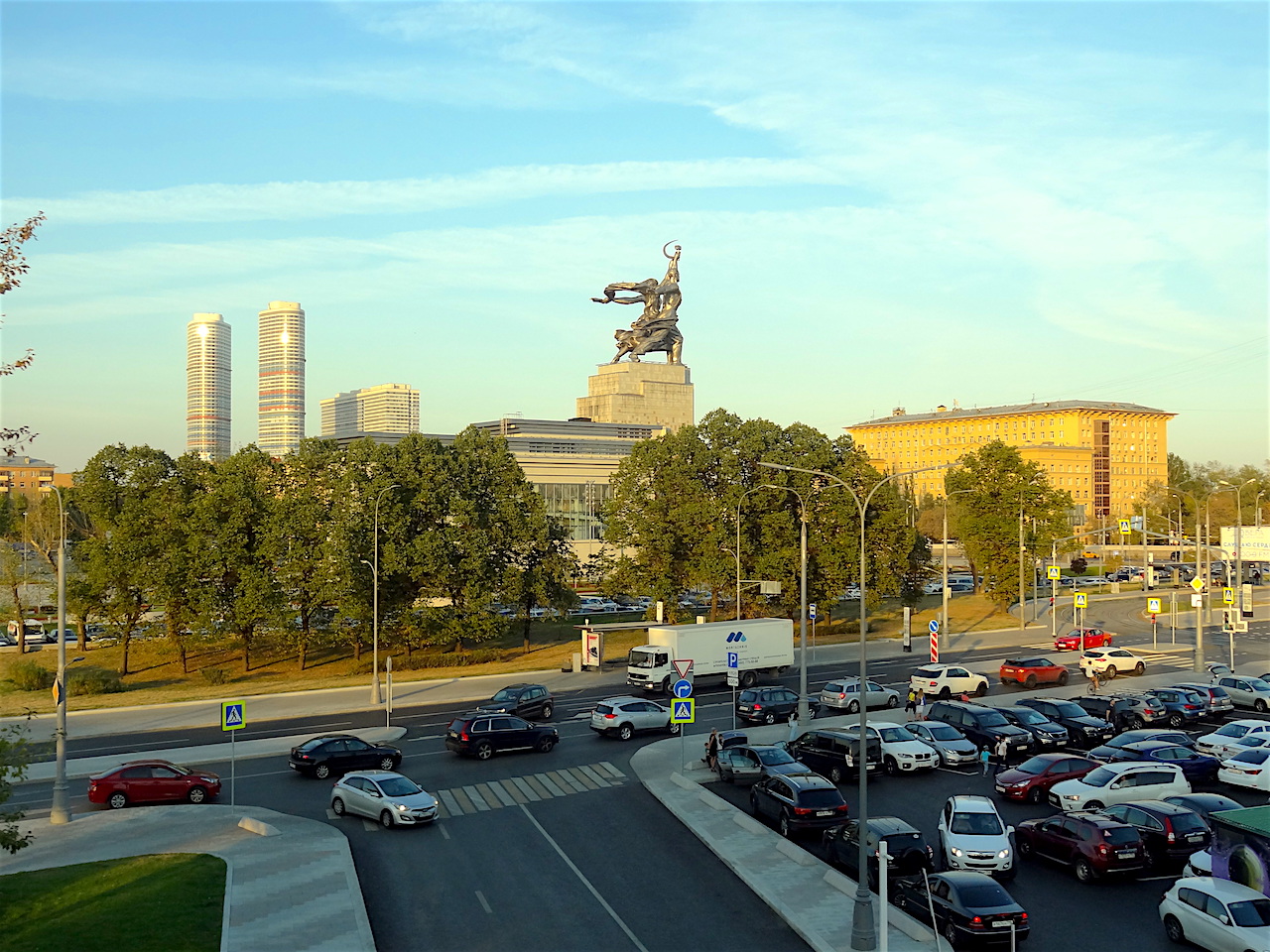 monument ouvrier kolkhozienne