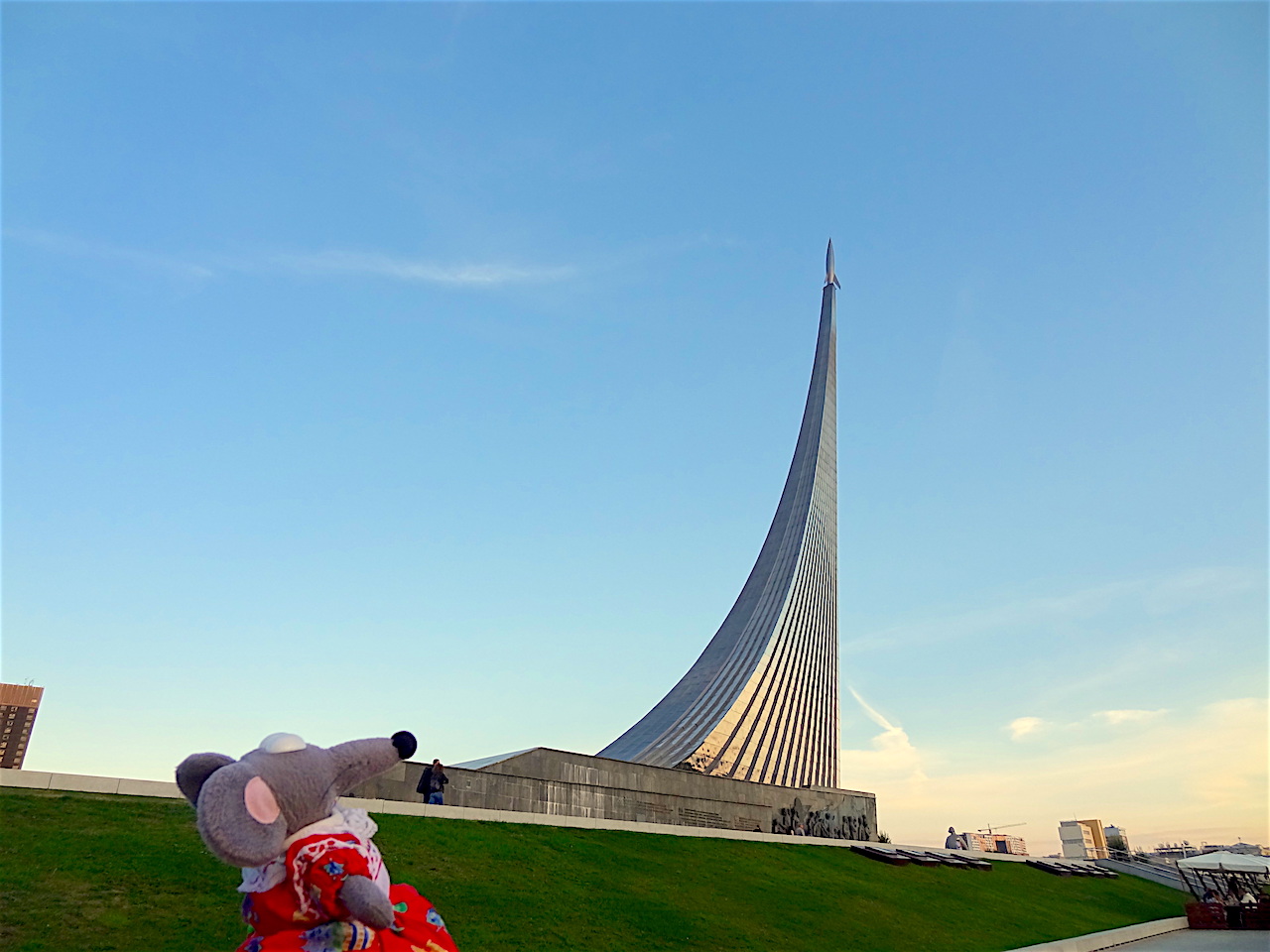 monument aux conquérants de l'espace à moscou