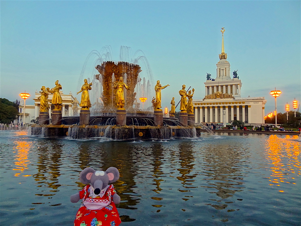 fontaine de l'amitié entre les nations dans le parc du VDNKh